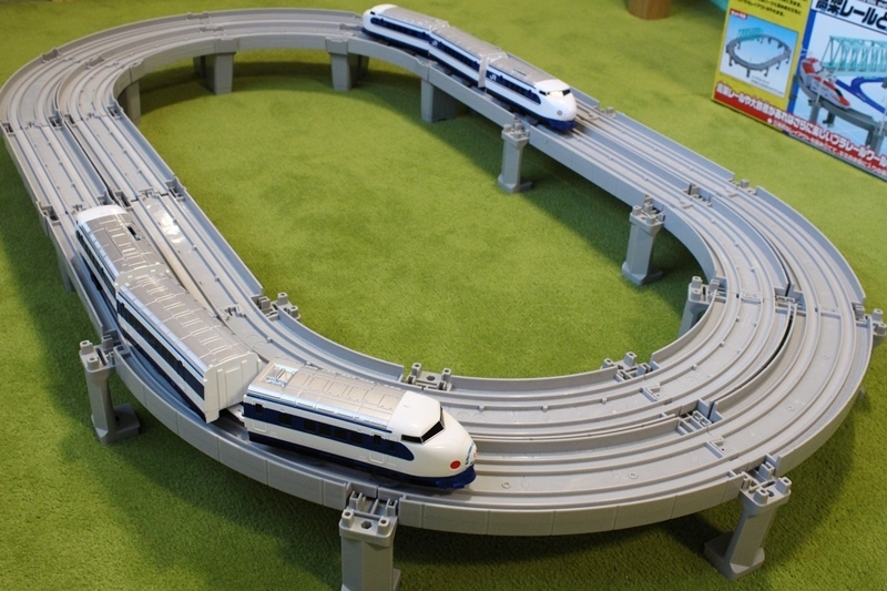 0系新幹線と複線外側高架曲線レール: プラレールタイム