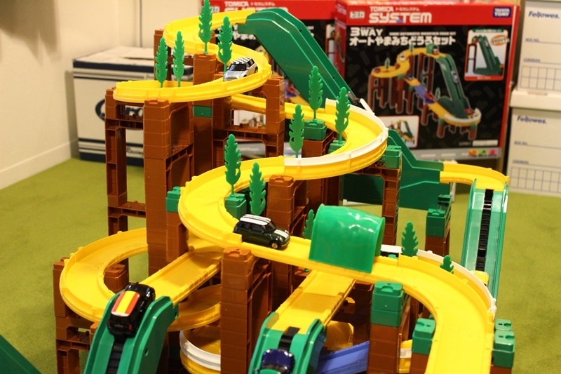 トミカ どうろセット 3WAYオートやまみち 5WAYダブルリフト 大回転